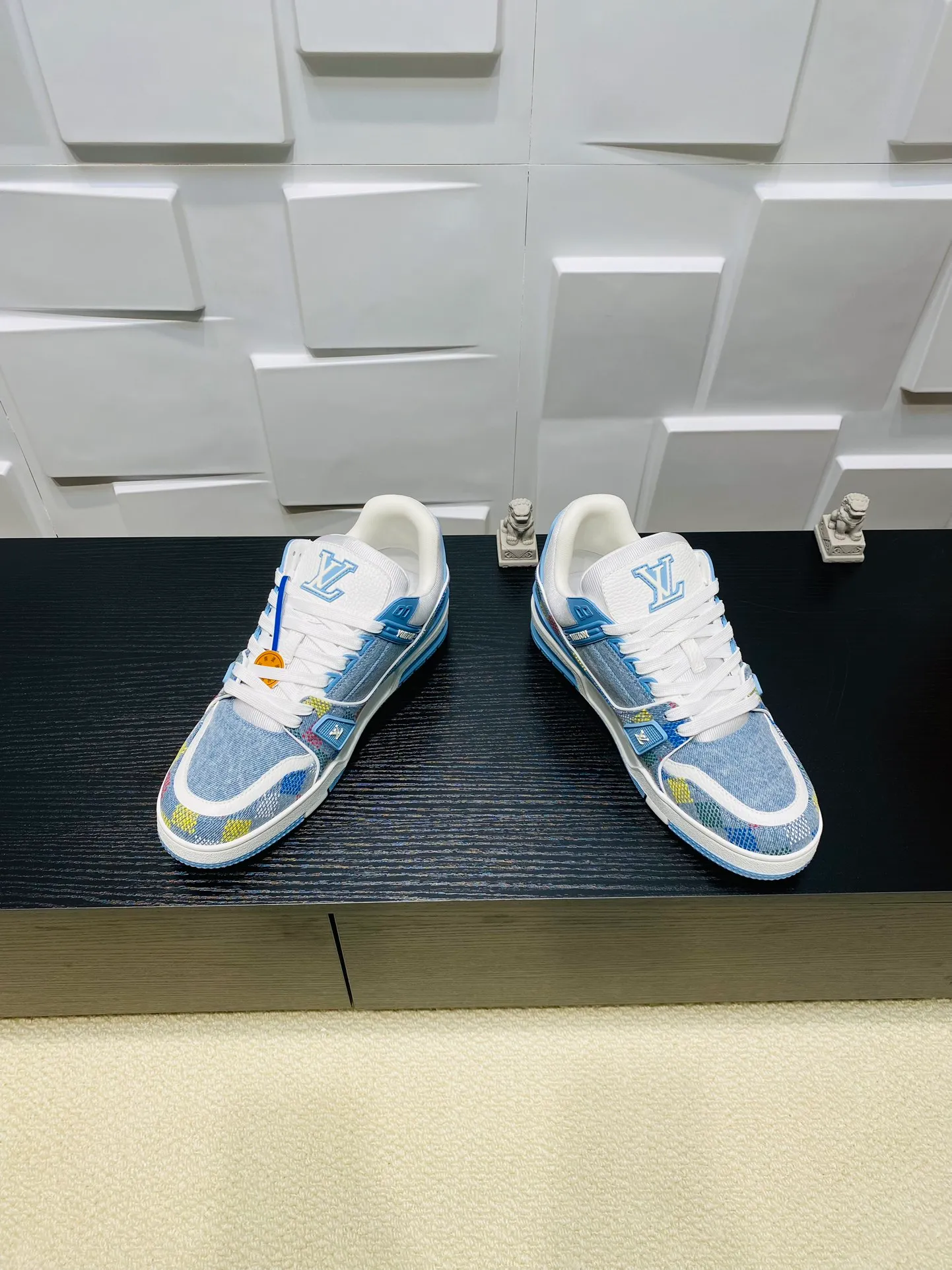 👟👟Ex-factory price 800👟👟 💰💰💰 Hot style 🆕🆕🆕𝙇𝙑 LV Louis Vuitton L House Donkey Brand Trainer Series Couple Style Casual Sports Shoes Skateboard Shoes Original Purchase Development Production Production This pair of LV Trainer sneakers are made of a blend of technical materials with waterproof properties. The meticulously crafted upper is notable for its many signature details, including Louis Vuitton and #54 in script, referencing the year 1854. Exquisite packaging at the delivery counter🛍📦 ▪️Fabrics: Original customized imported cowhide ▪️Inner lining: Original customized breathable mesh ▪️Outsole: Original open-molded non-slip TPU combination outsole ▪️Sole thickness: 3 cm ▪️Size: Women's 35-41 / Men's 38-46